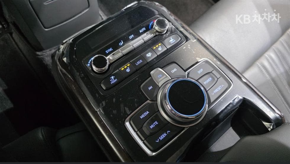 Genesis - EQ900 | 3.3 T-GDI AWD Luxury 18