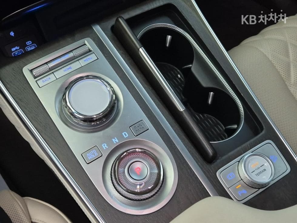 جينيسيس - GV80 | 2.5 Turbo Gasoline AWD 8