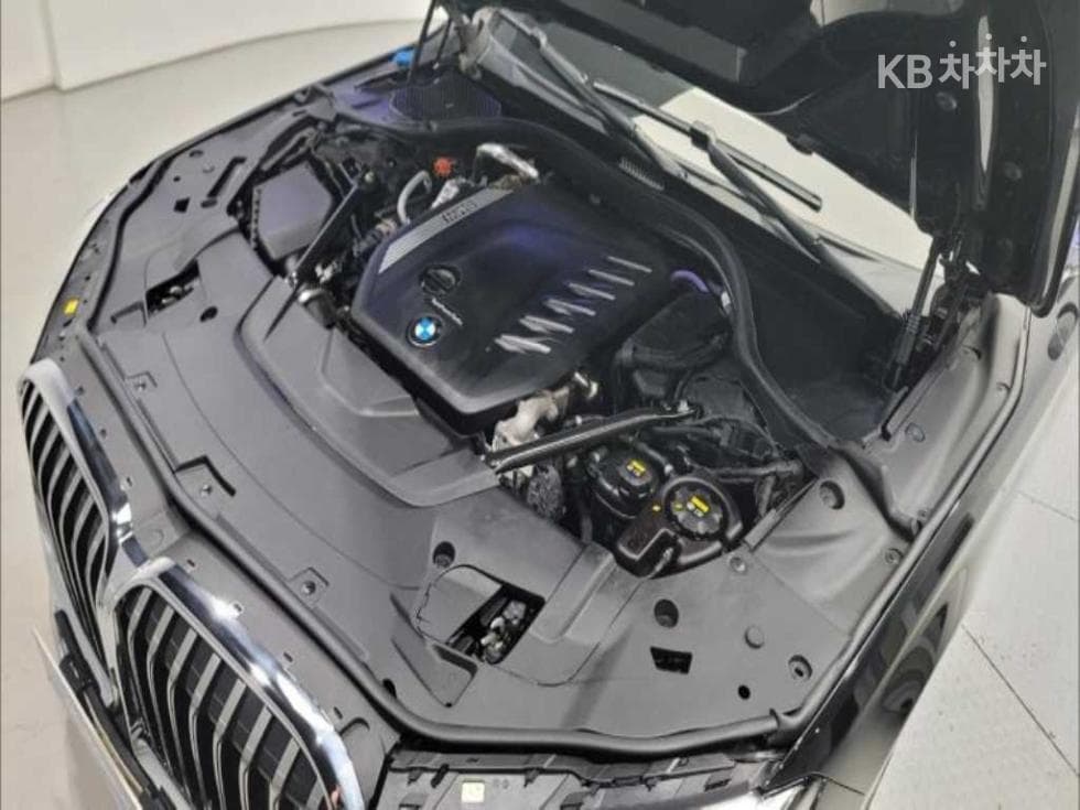 BMW - 7-Series | 740 xDrive M Sport 6