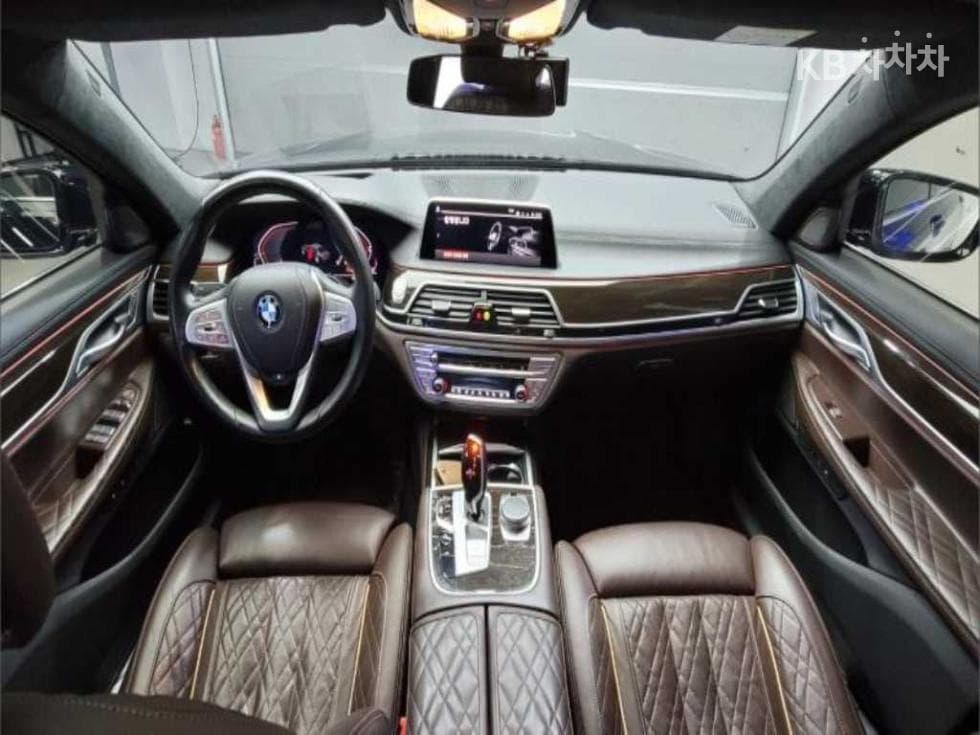 BMW - 7-Series | 740 xDrive M Sport 8