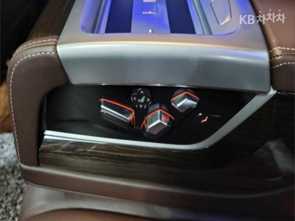 BMW - 7-Series | 740 xDrive M Sport 12