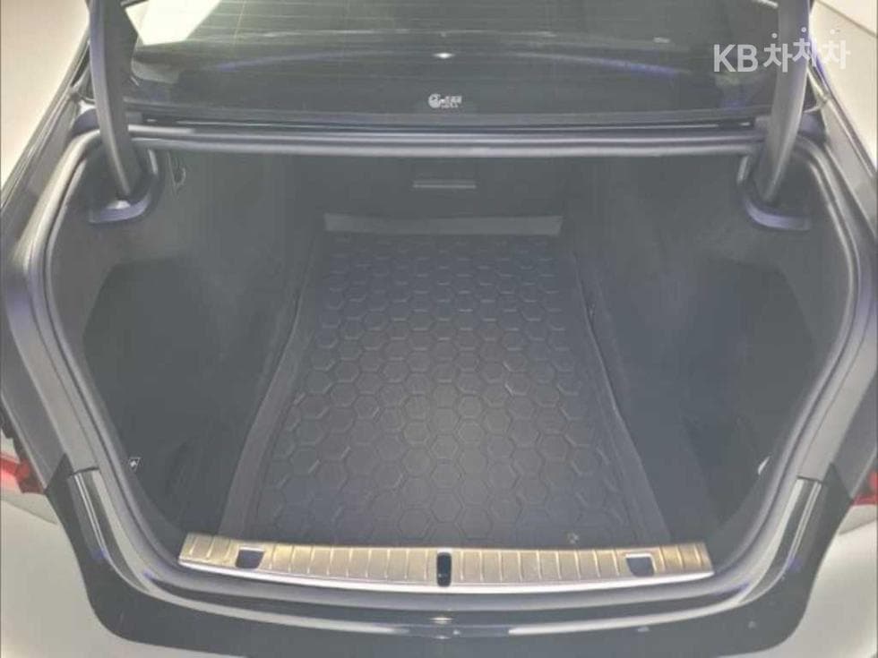 BMW - 7-Series | 740 xDrive M Sport 20