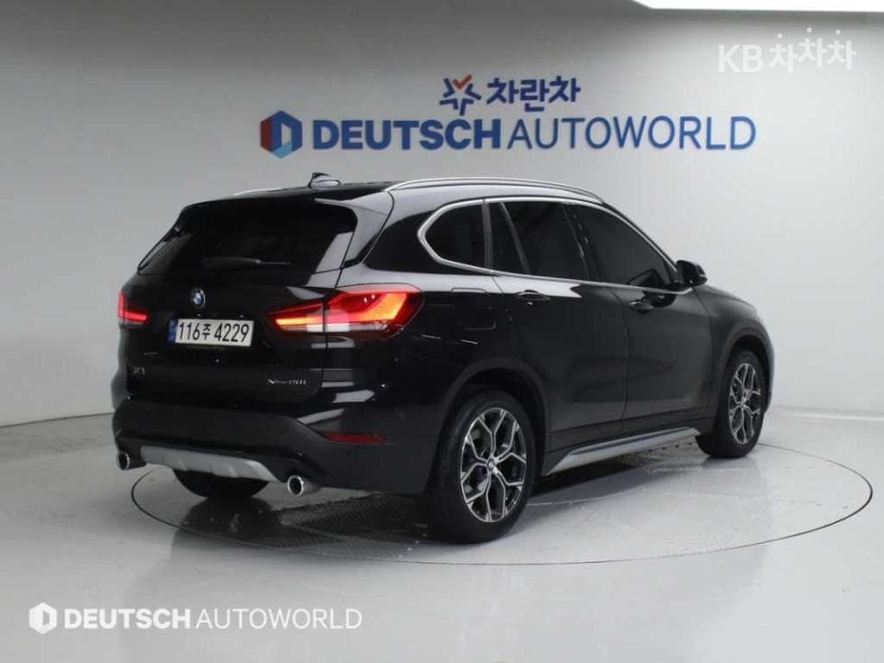 BMW - X1 | xDrive 20 M Sport Package 2