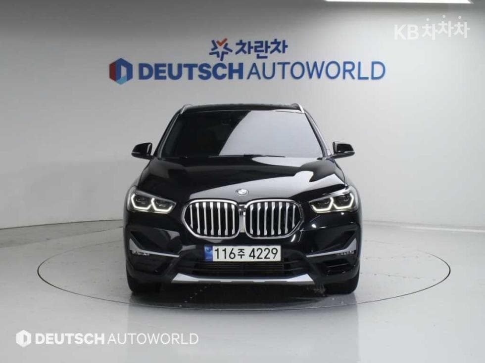 BMW - X1 | xDrive 20 M Sport Package 3