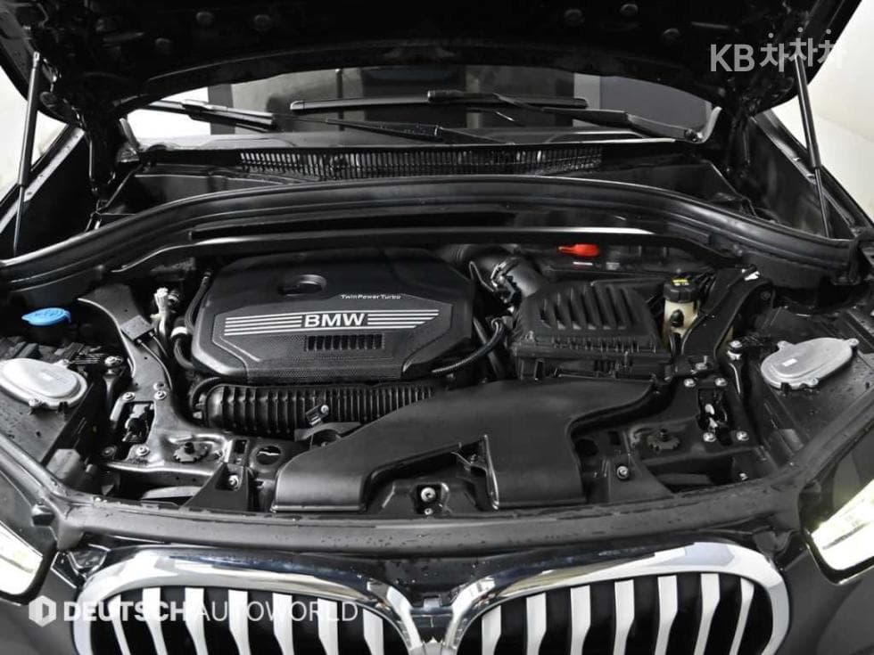 BMW - X1 | xDrive 20 M Sport Package 6