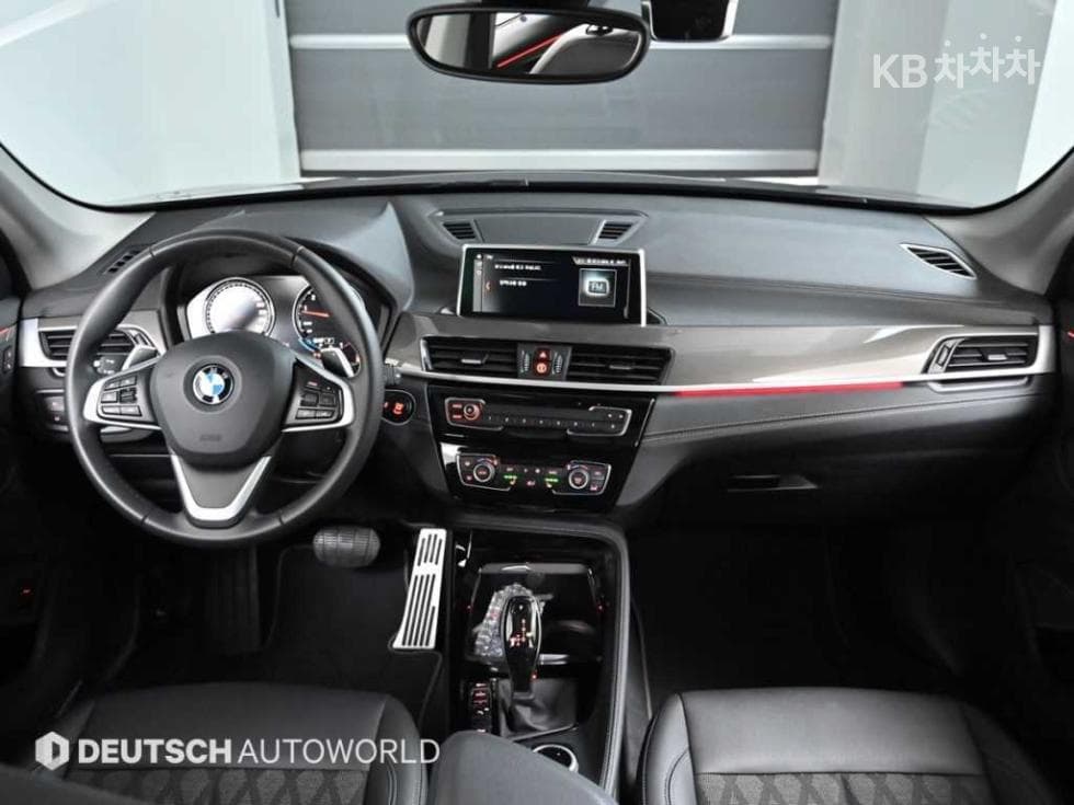 BMW - X1 | xDrive 20 M Sport Package 7