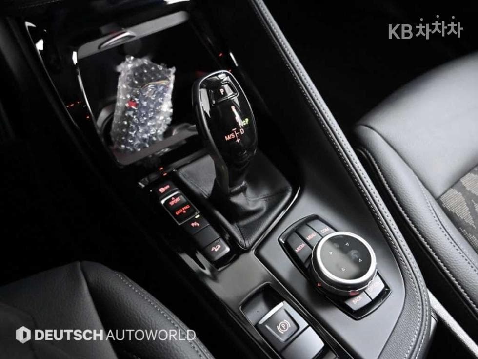 BMW - X1 | xDrive 20 M Sport Package 9