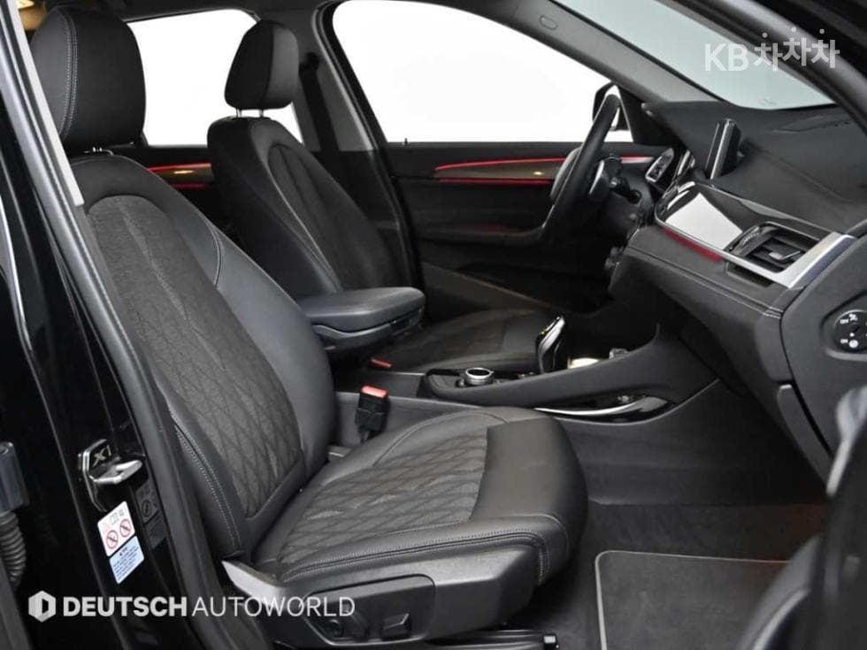 BMW - X1 | xDrive 20 M Sport Package 10