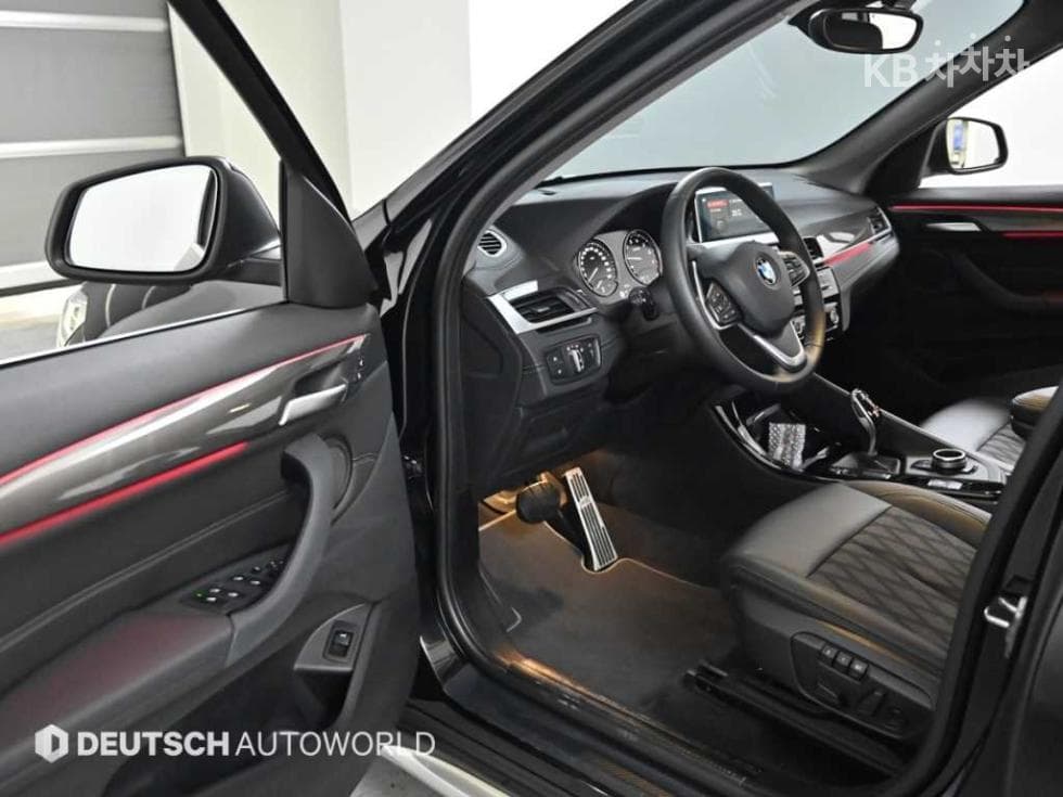 BMW - X1 | xDrive 20 M Sport Package 11