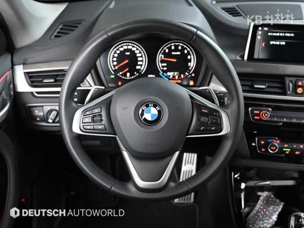 BMW - X1 | xDrive 20 M Sport Package 13