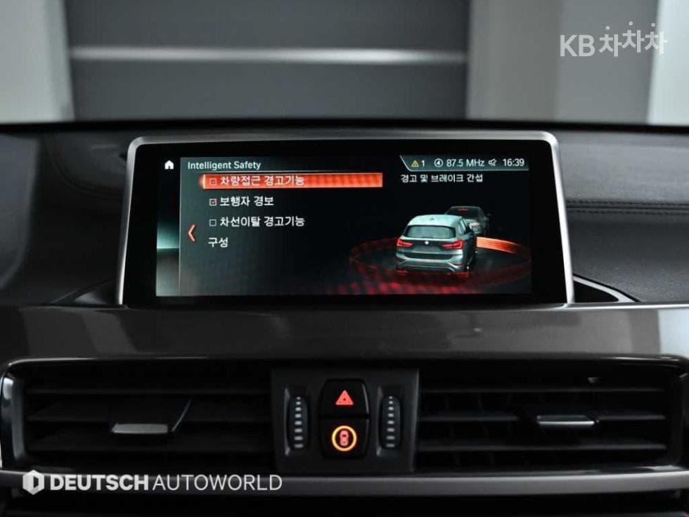 BMW - X1 | xDrive 20 M Sport Package 17
