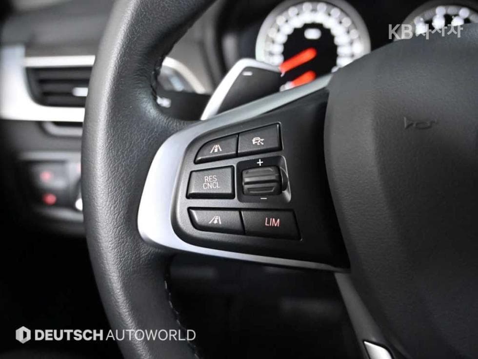 BMW - X1 | xDrive 20 M Sport Package 18