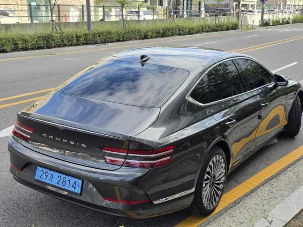Genesis - G80 | ELECTRIFIED EV Base 5