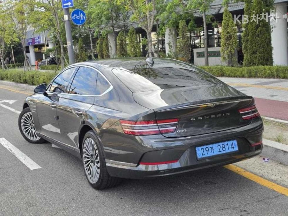 Genesis - G80 | ELECTRIFIED EV Base 7