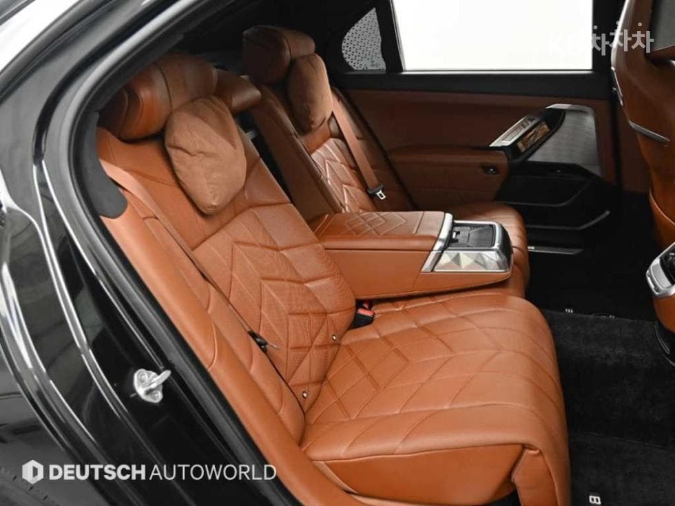 BMW - 7-Series | 740 sDrive M Sport Executive 12