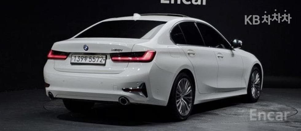 BMW - 3-Series | 320 Luxury 2