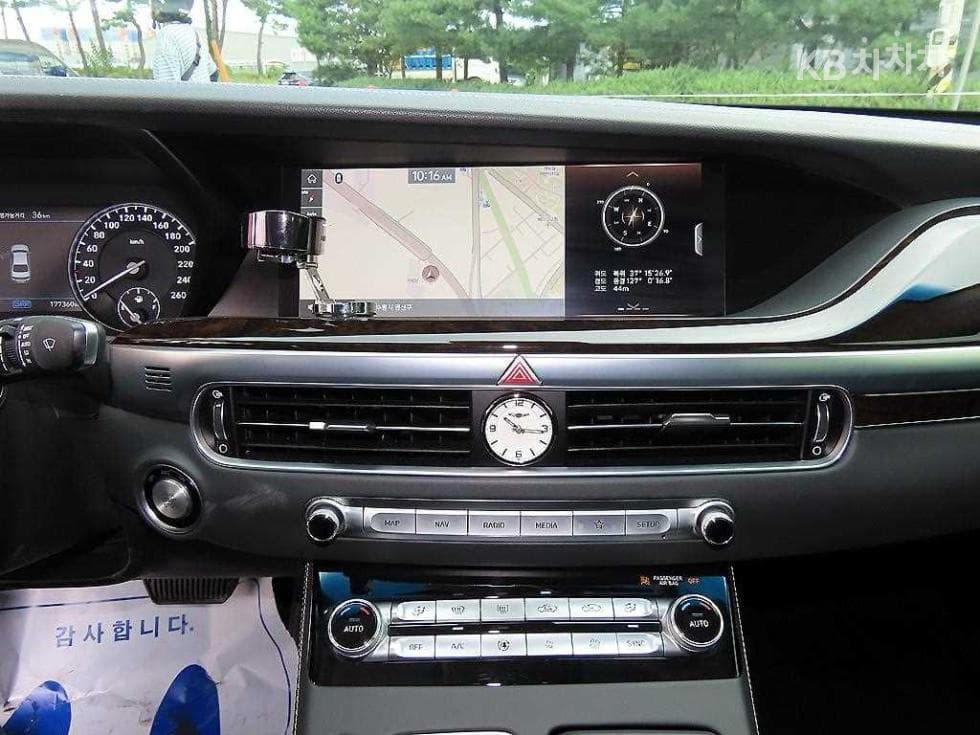 Genesis - G90 | 3.8 GDi AWD Luxury 14