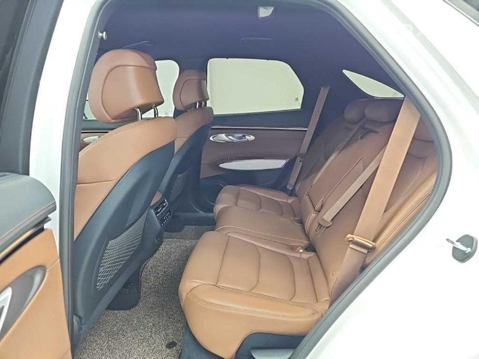 جينيسيس - GV70 | Gasoline 2.5T AWD 12