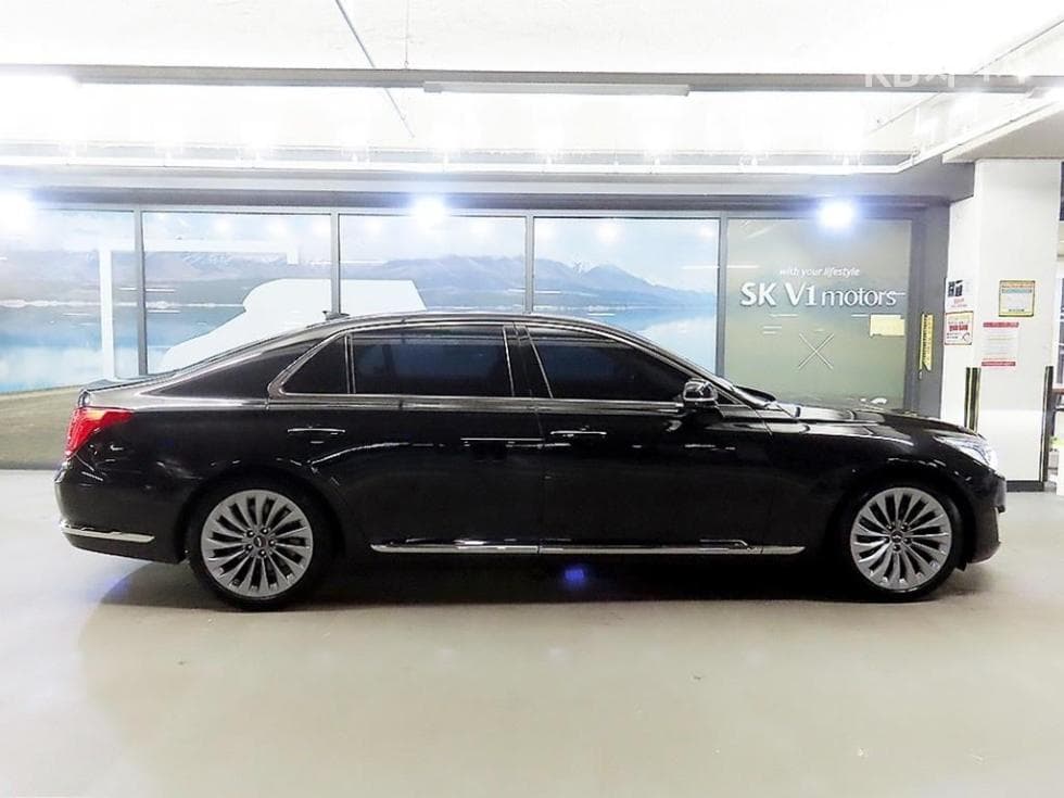 Genesis - EQ900 | 3.8 GDI AWD Premium Luxury 3