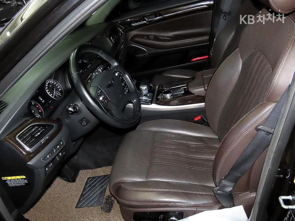 Genesis - EQ900 | 3.8 GDI AWD Premium Luxury 6