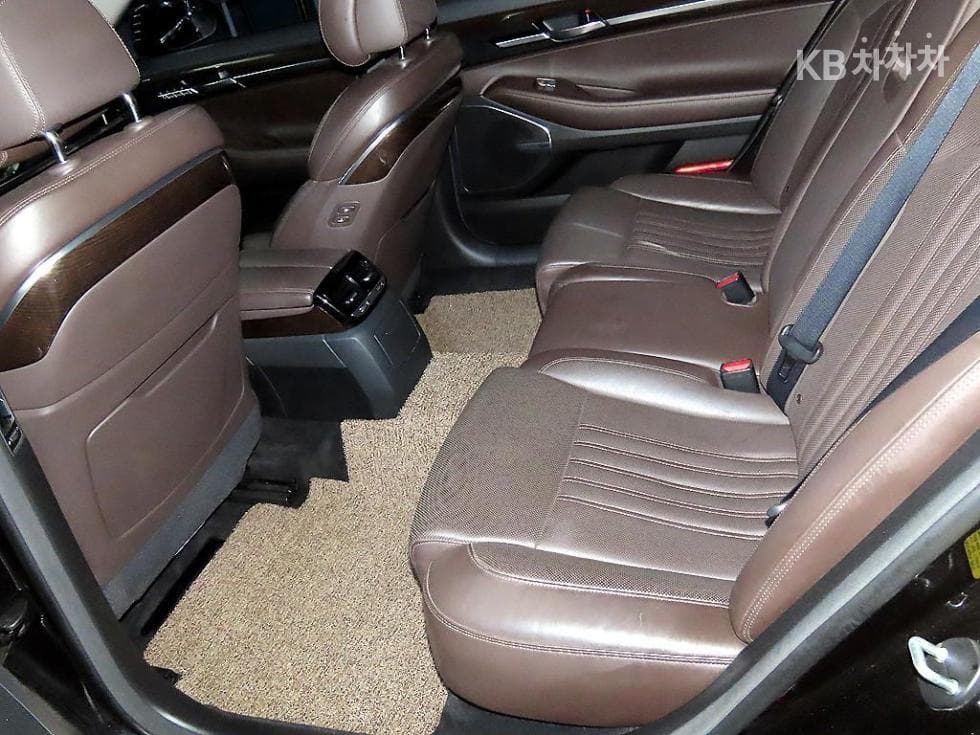 Genesis - EQ900 | 3.8 GDI AWD Premium Luxury 7