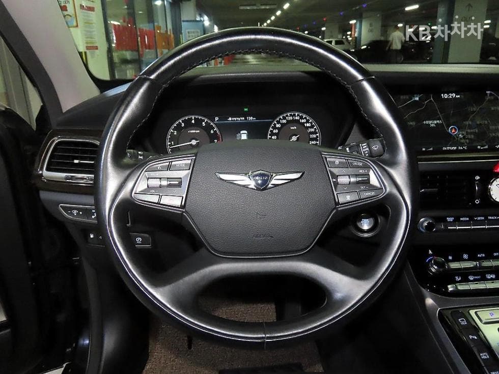 Genesis - EQ900 | 3.8 GDI AWD Premium Luxury 8