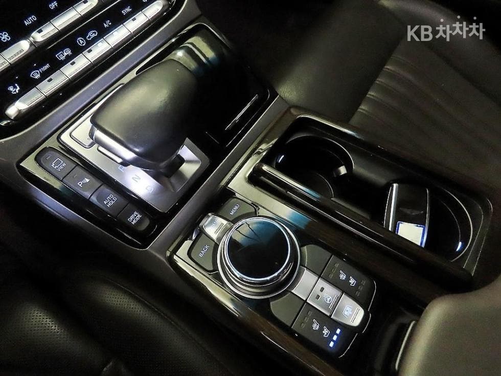 Genesis - EQ900 | 3.8 GDI AWD Premium Luxury 12