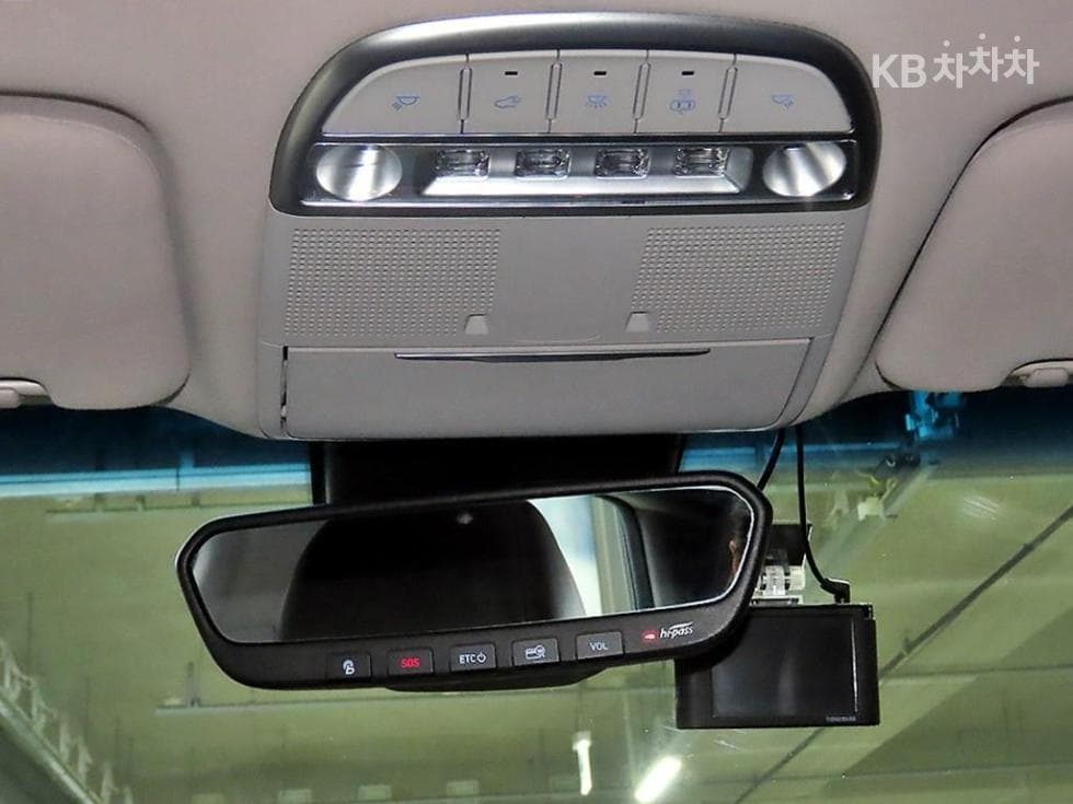 Genesis - EQ900 | 3.8 GDI AWD Premium Luxury 17