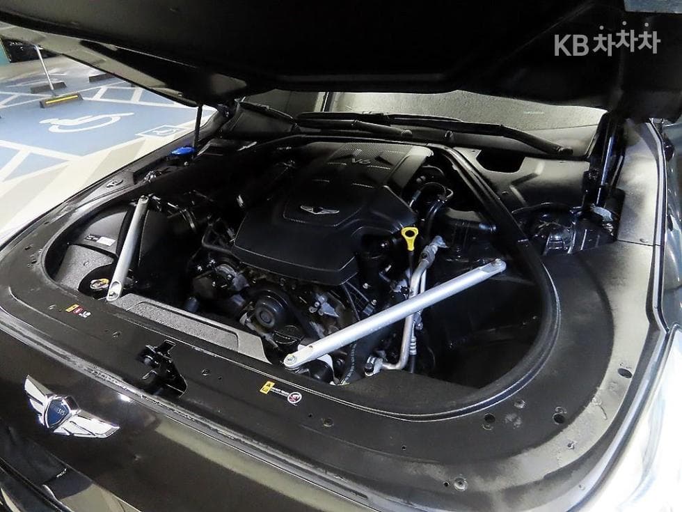 Genesis - EQ900 | 3.8 GDI AWD Premium Luxury 19