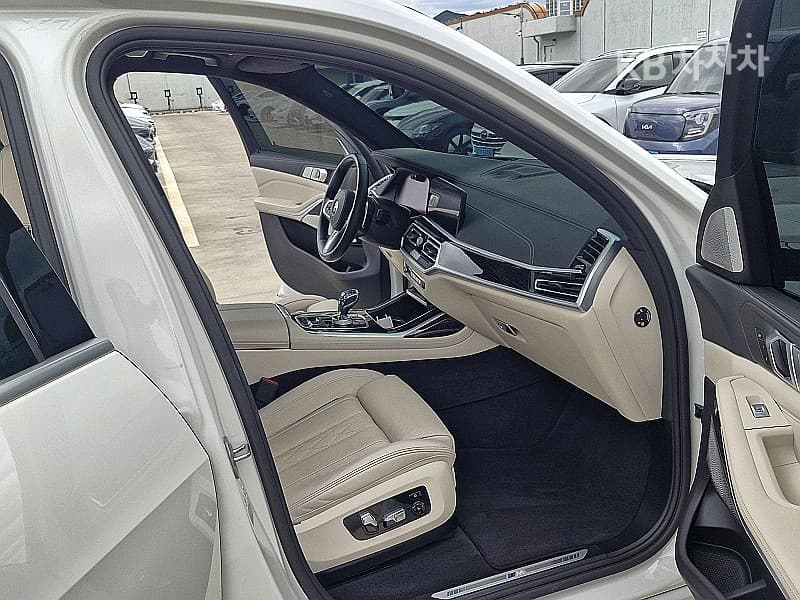 BMW - X7 | xDrive 40 DPE 9