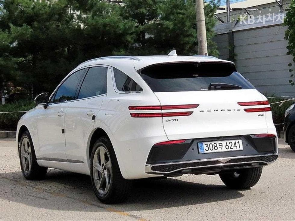 جينيسيس - GV70 | Gasoline 2.5T AWD 3