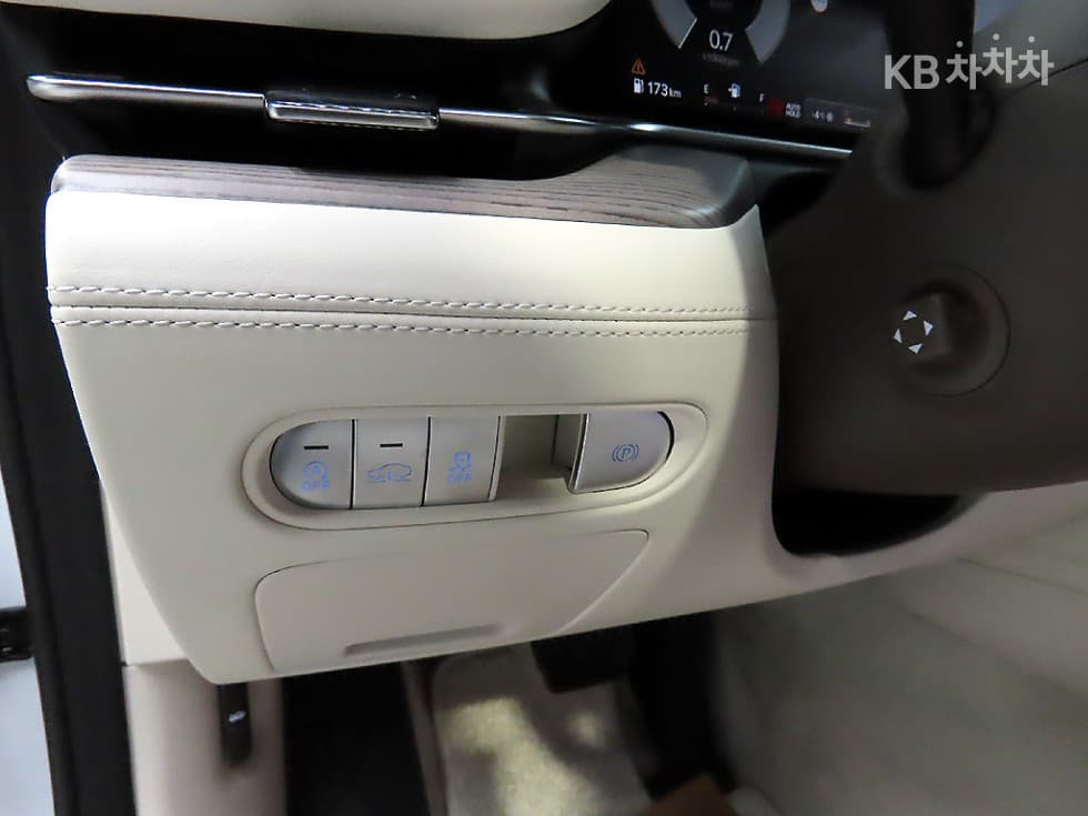 جينيسيس - G90 | 3.5T AWD Base 10