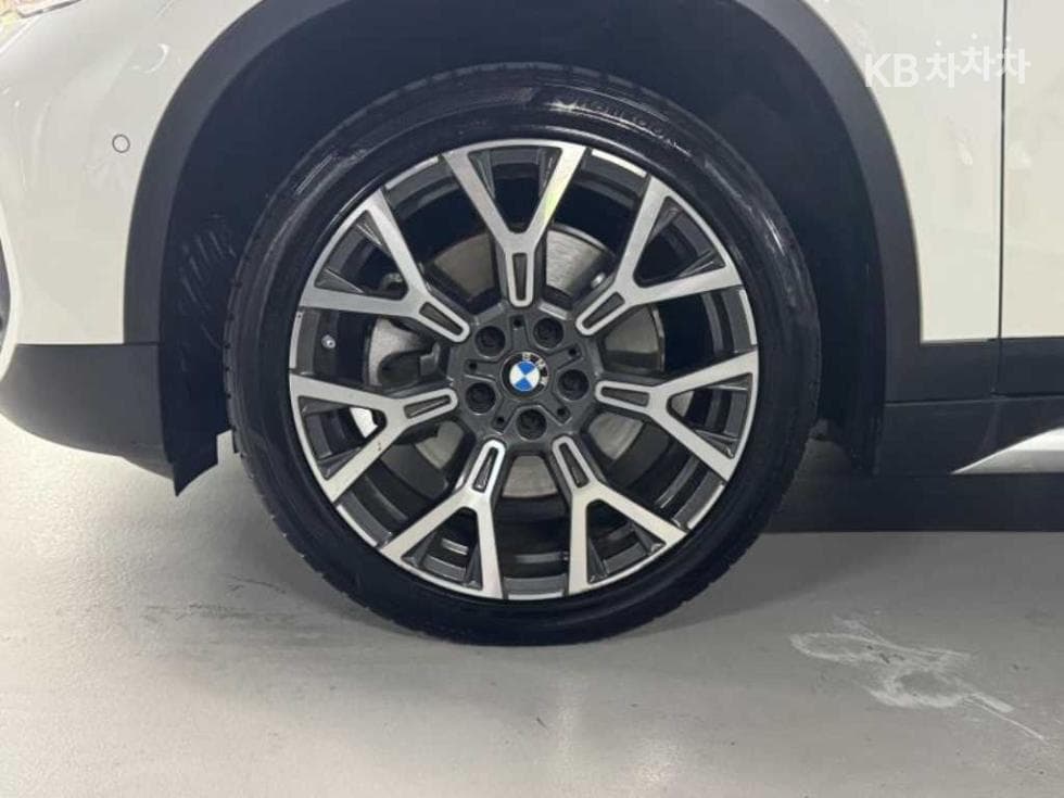 BMW - X1 | xDrive 20 xLine SE 7