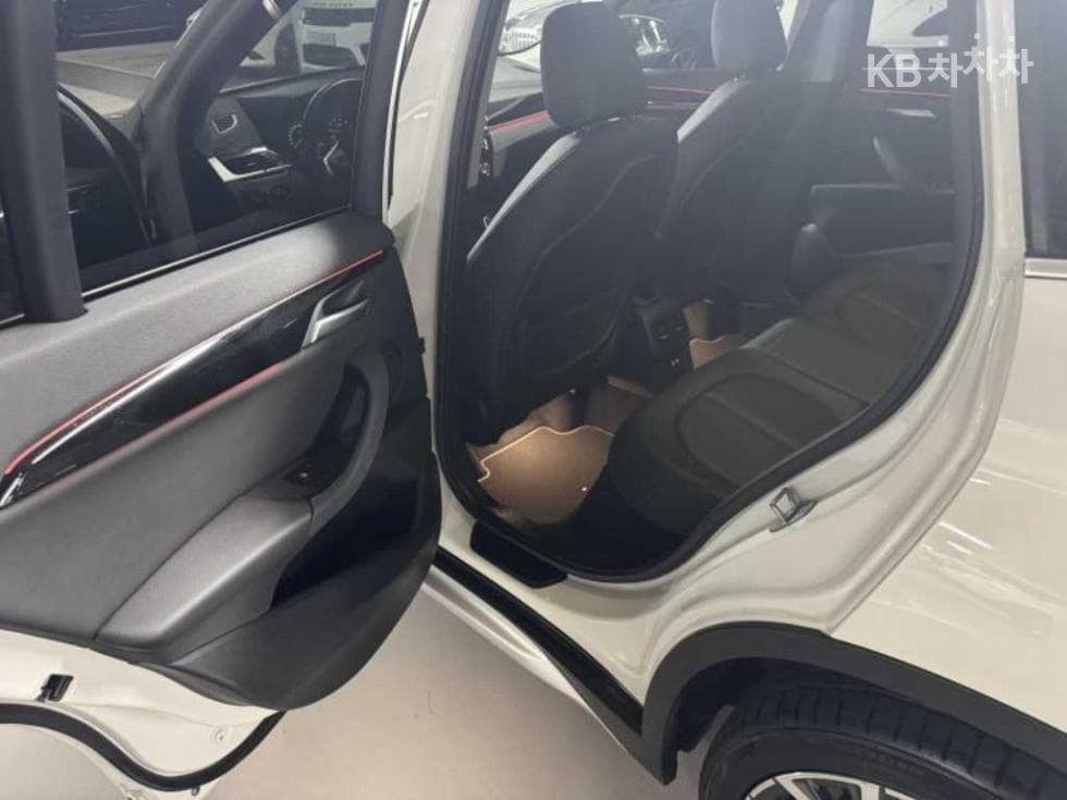 BMW - X1 | xDrive 20 xLine SE 9