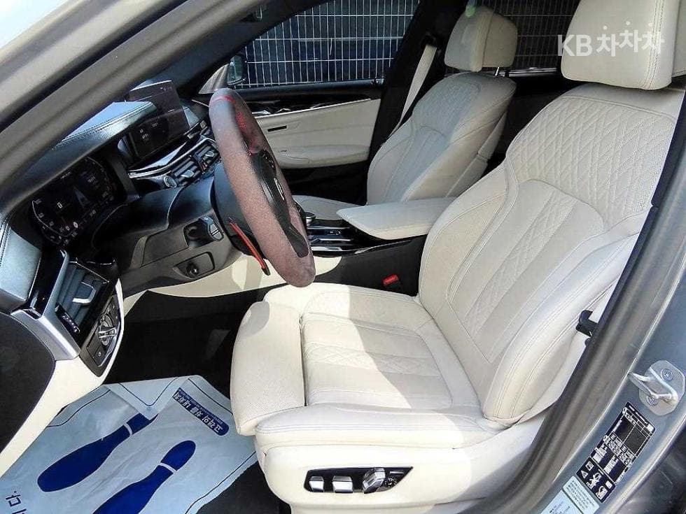 BMW - 5-Series | All New M550 xDrive 5