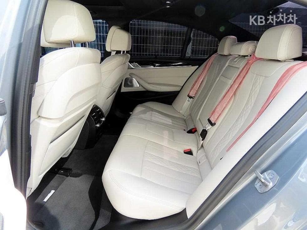BMW - 5-Series | All New M550 xDrive 6