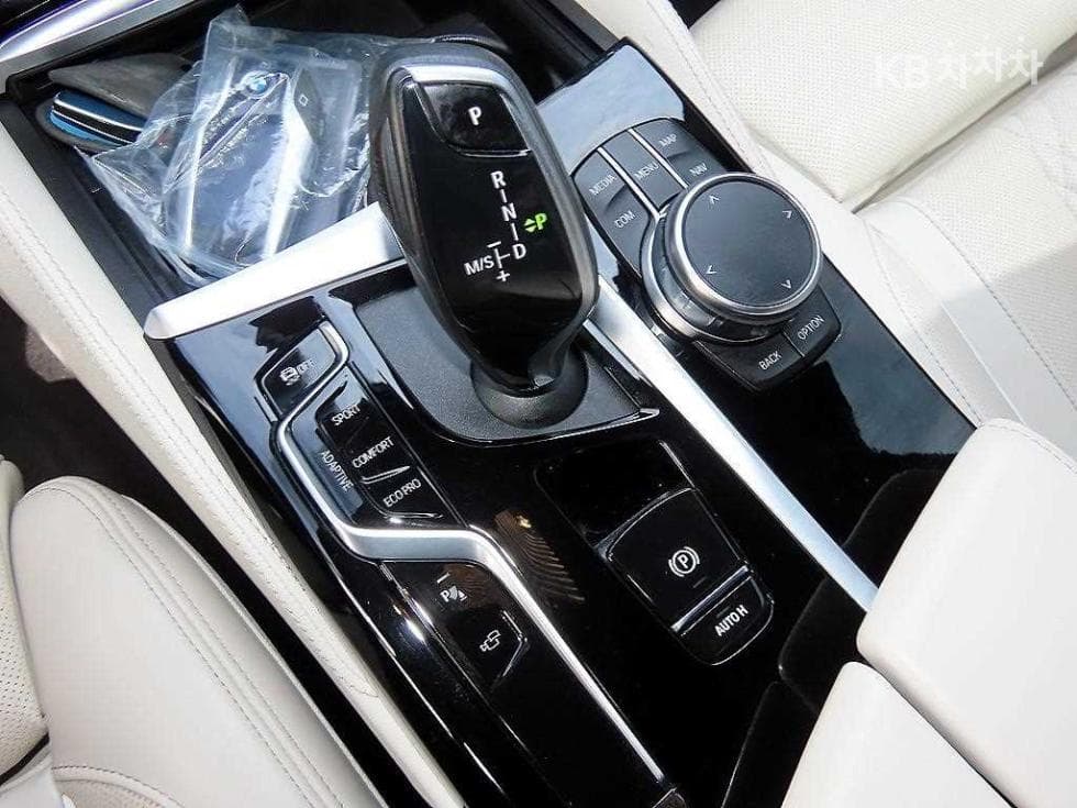 BMW - 5-Series | All New M550 xDrive 11