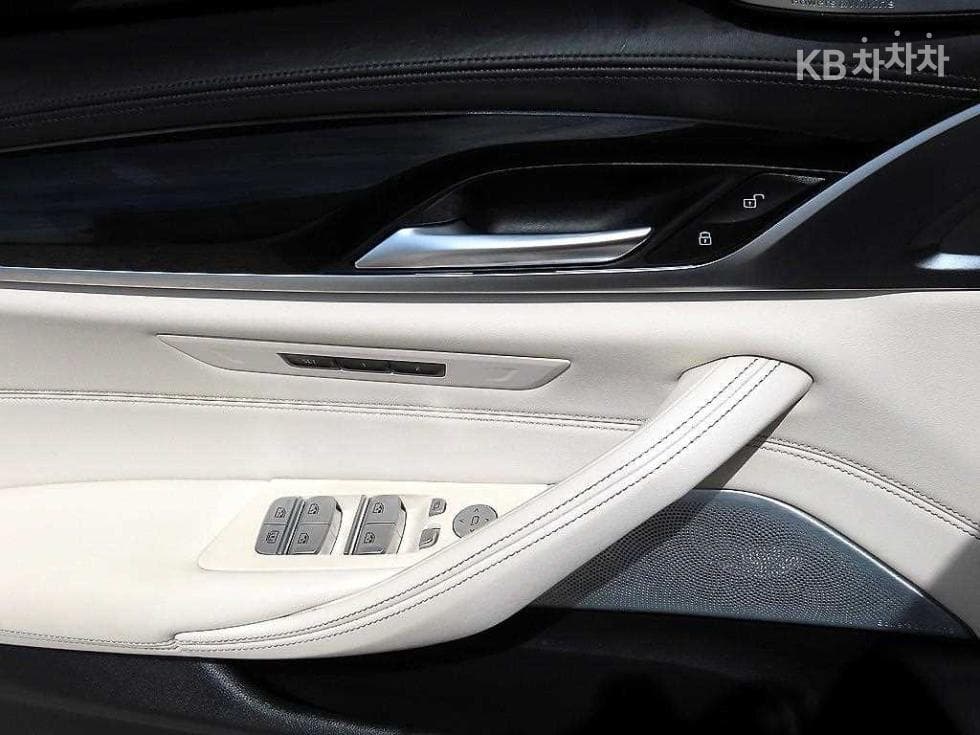 BMW - 5-Series | All New M550 xDrive 12