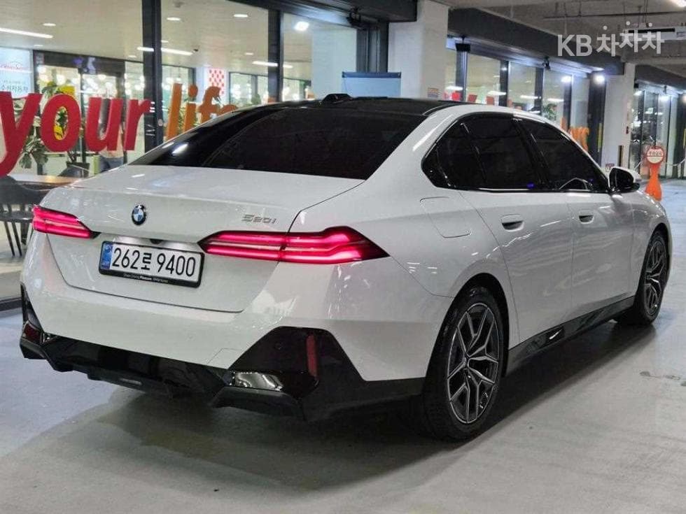 BMW - 5-Series | New 520 M Sport 4