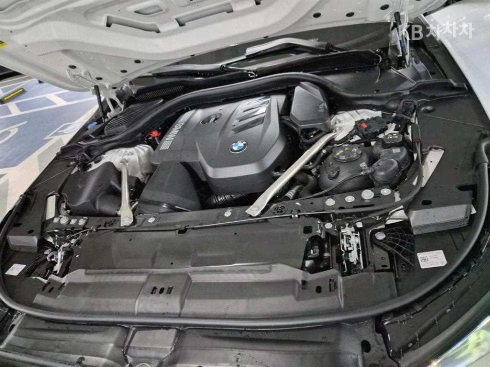 BMW - 5-Series | New 520 M Sport 19