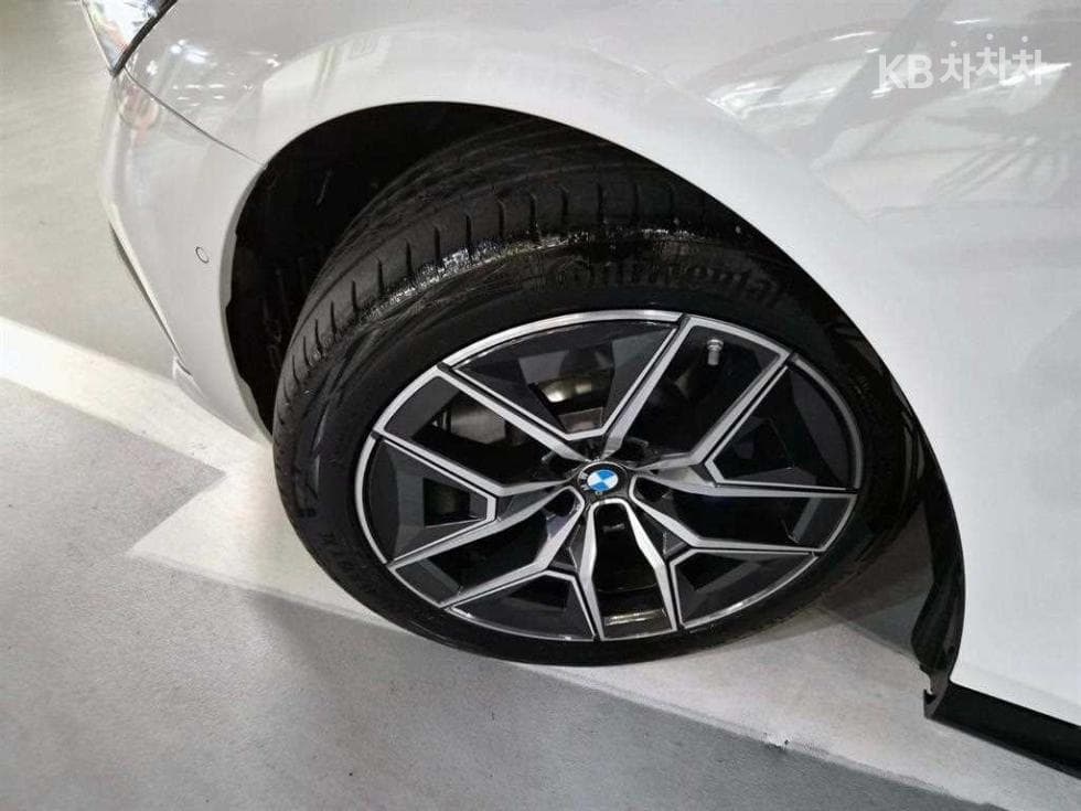 BMW - 5-Series | New 520 M Sport 20