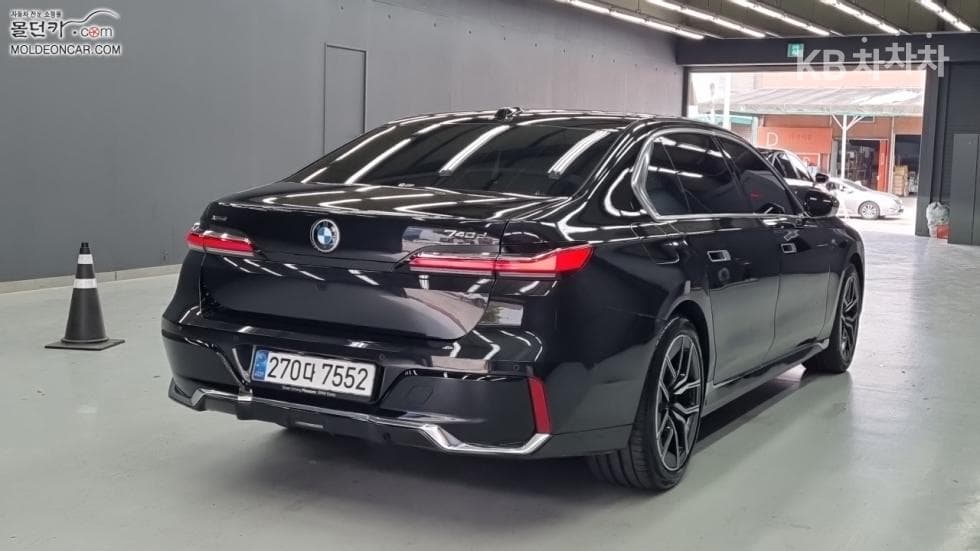 BMW - 7-Series | 740 xDrive M Sport 2