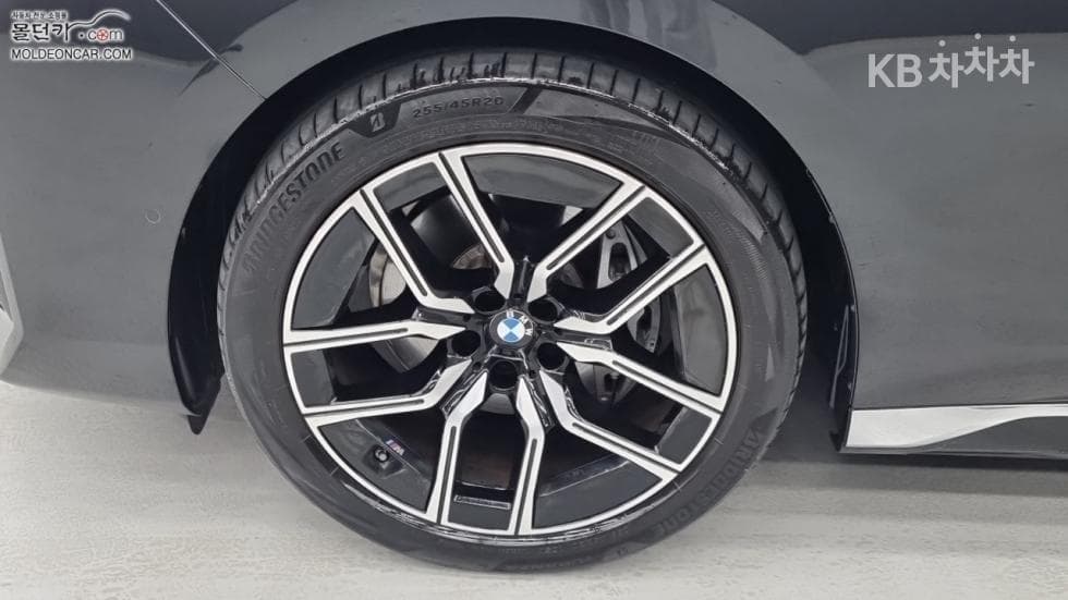 BMW - 7-Series | 740 xDrive M Sport 6