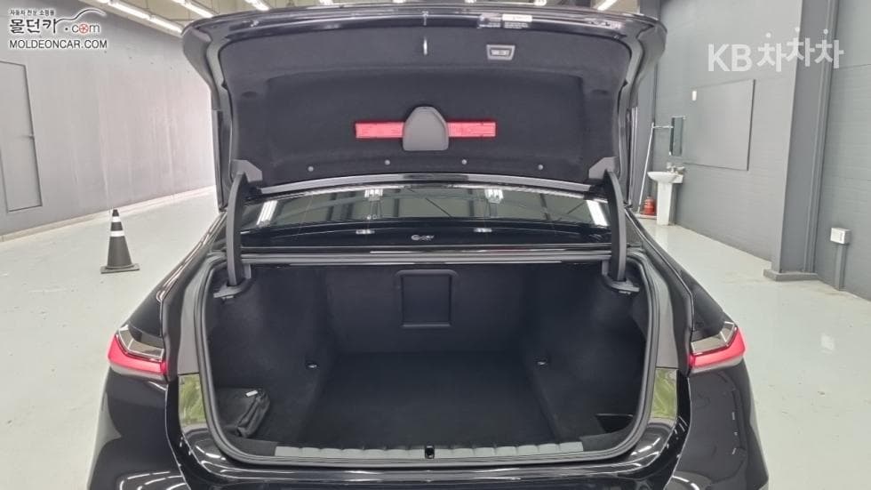 BMW - 7-Series | 740 xDrive M Sport 18