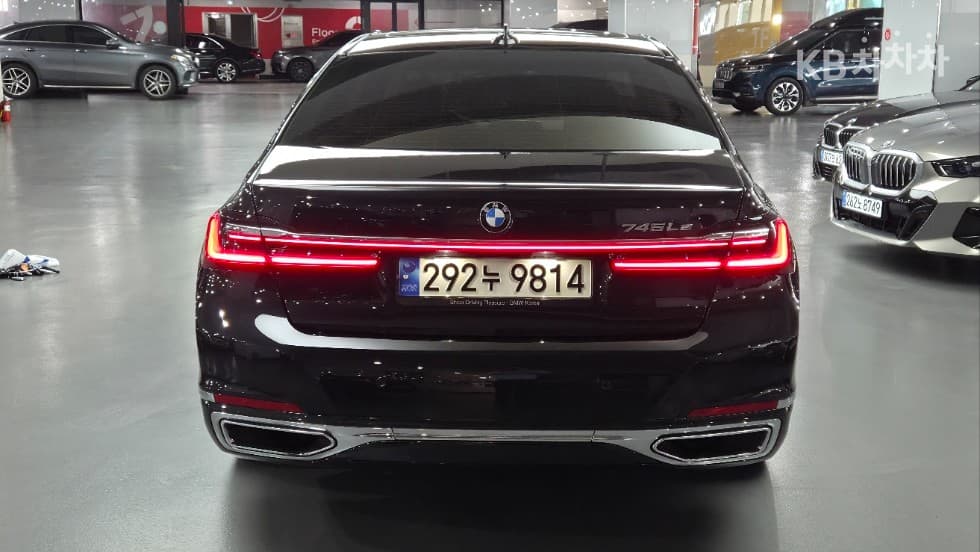 BMW - 7-Series | 745Le sDrive Design Pure Excellence 3