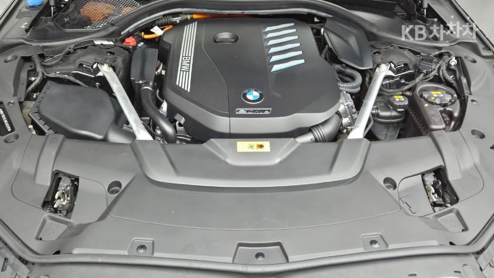 BMW - 7-Series | 745Le sDrive Design Pure Excellence 6