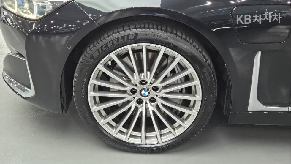 BMW - 7-Series | 745Le sDrive Design Pure Excellence 7