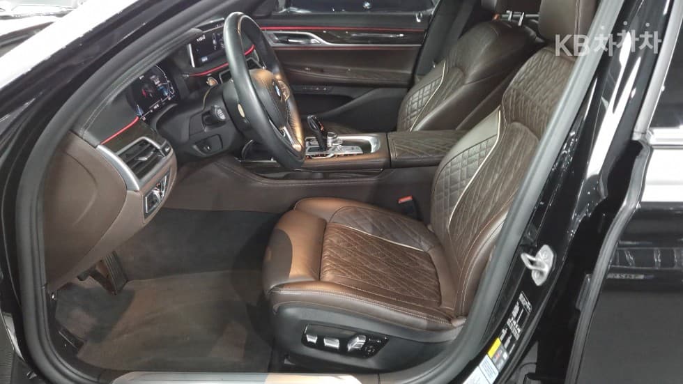 BMW - 7-Series | 745Le sDrive Design Pure Excellence 8