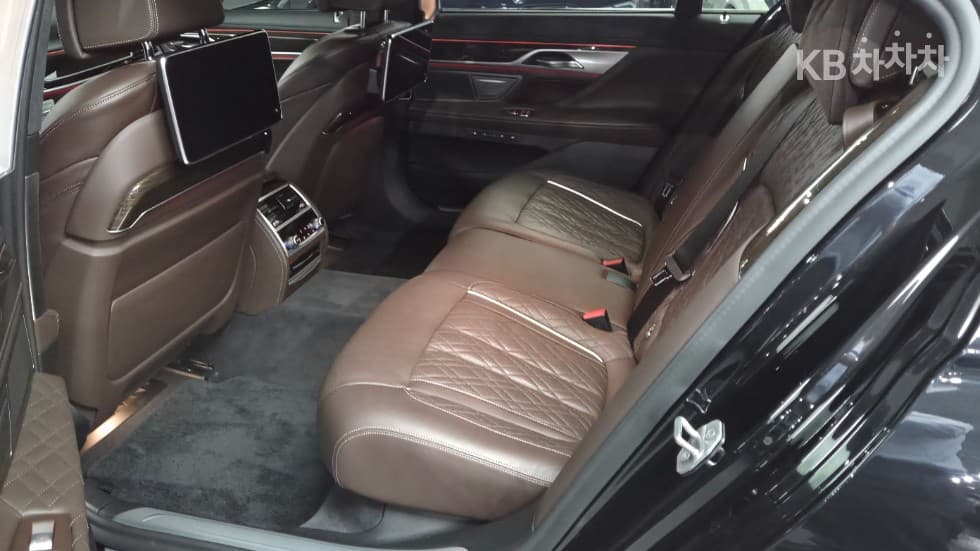 BMW - 7-Series | 745Le sDrive Design Pure Excellence 9