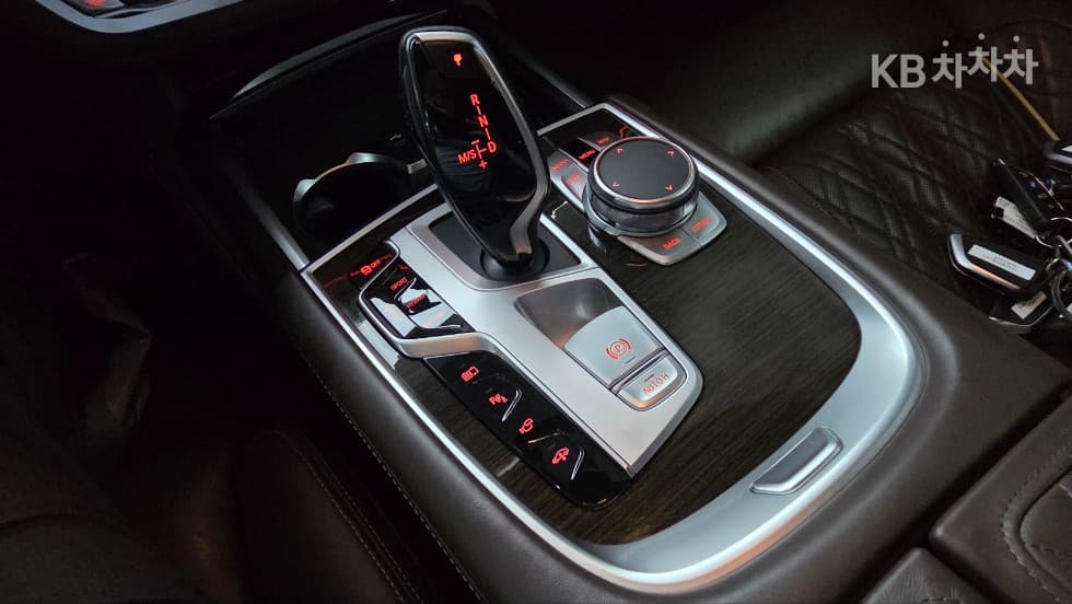BMW - 7-Series | 745Le sDrive Design Pure Excellence 10